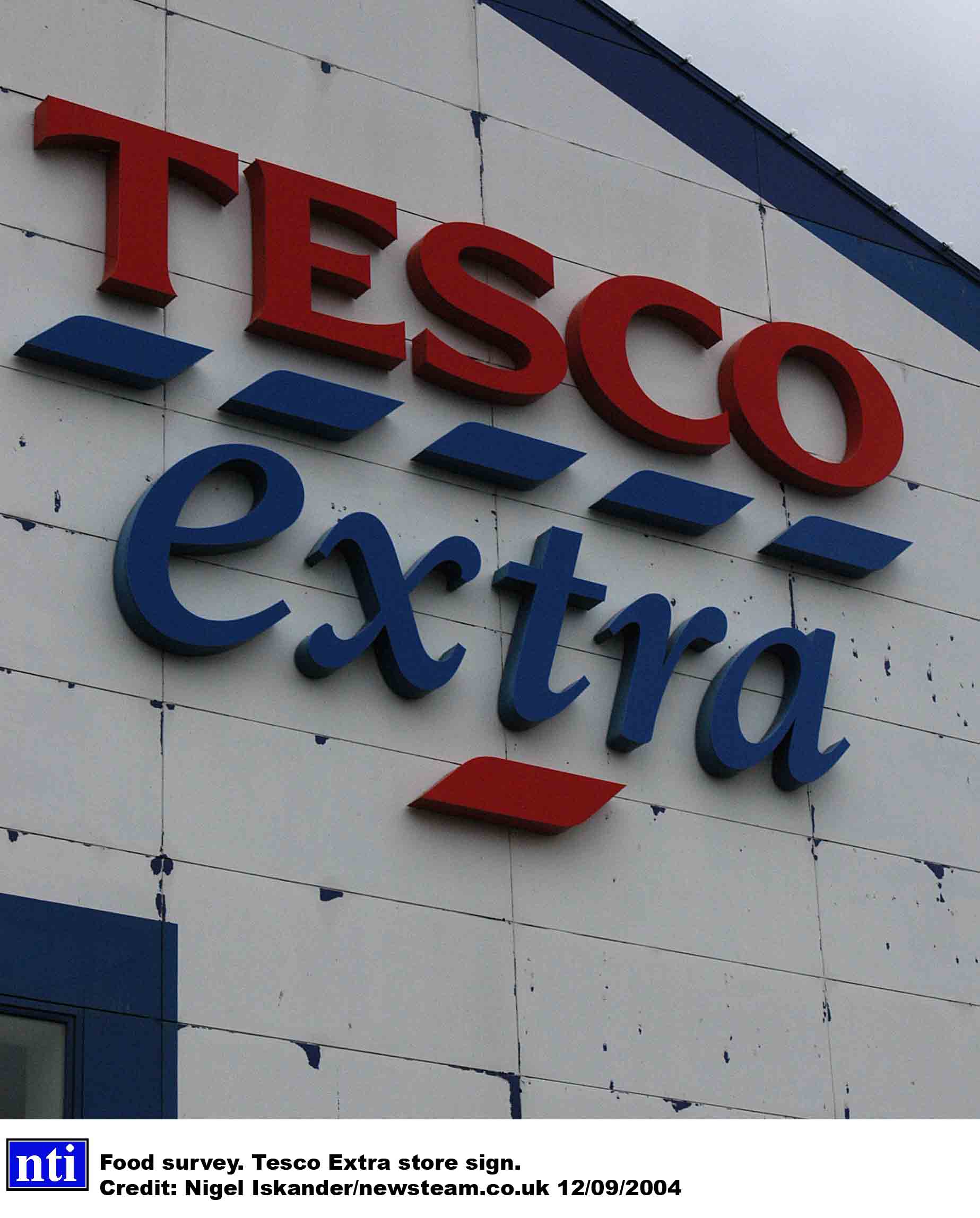 Shoppers camp out to try new Tesco
