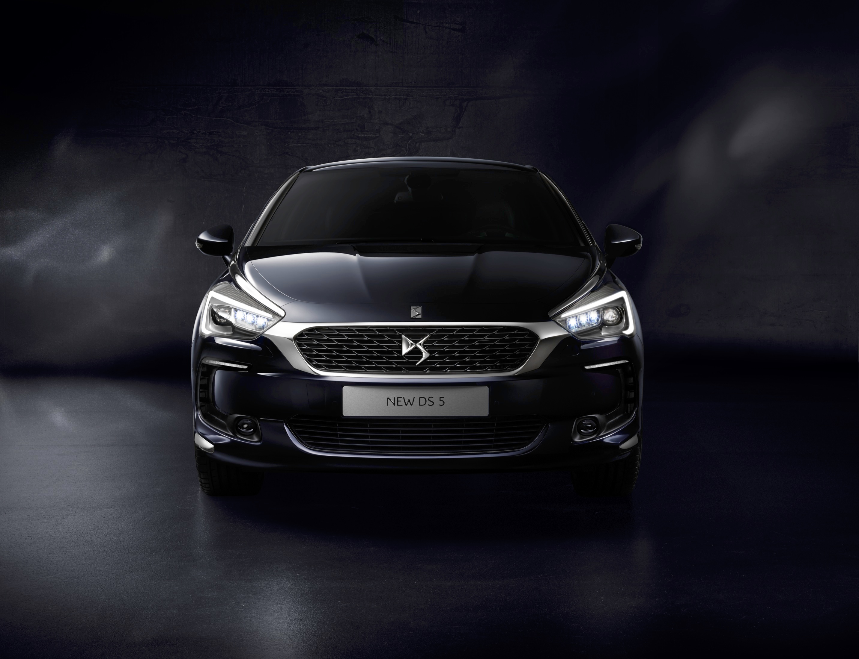 Avis UK unlocks unforgettable driving experiences with the new DS 5