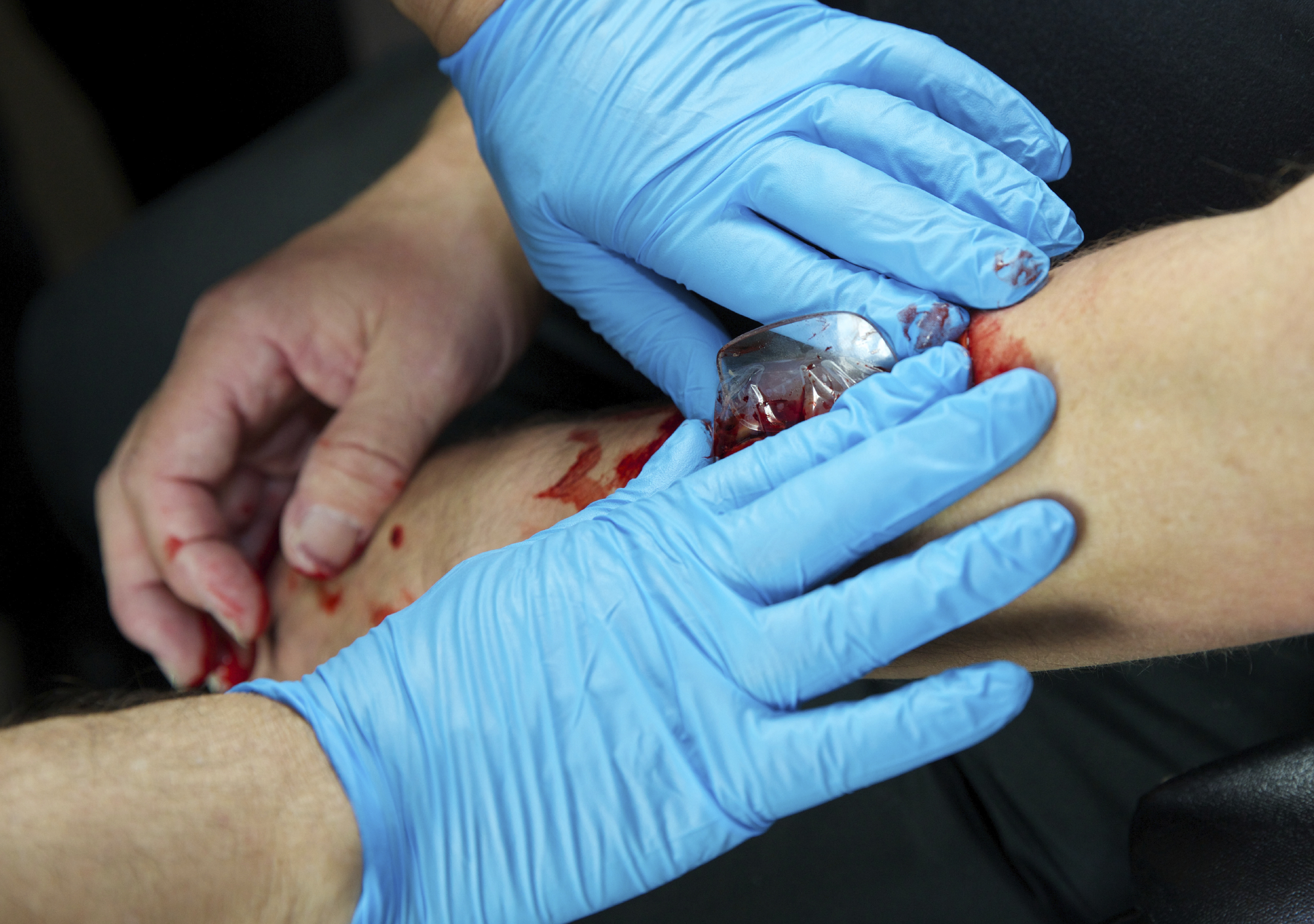 SON BLUDGEONED MUM WITH CHAMPAGNE BOTTLE