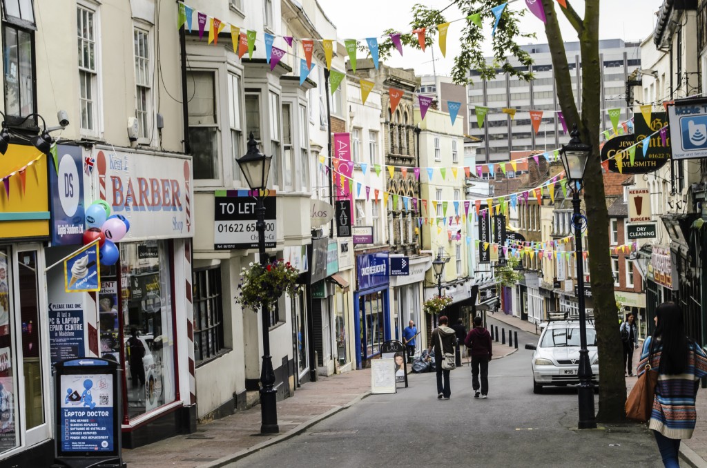 FAIL ASYLUM SEEKER LAUGHS AS SEXUALLY ASSAULTS WOMEN