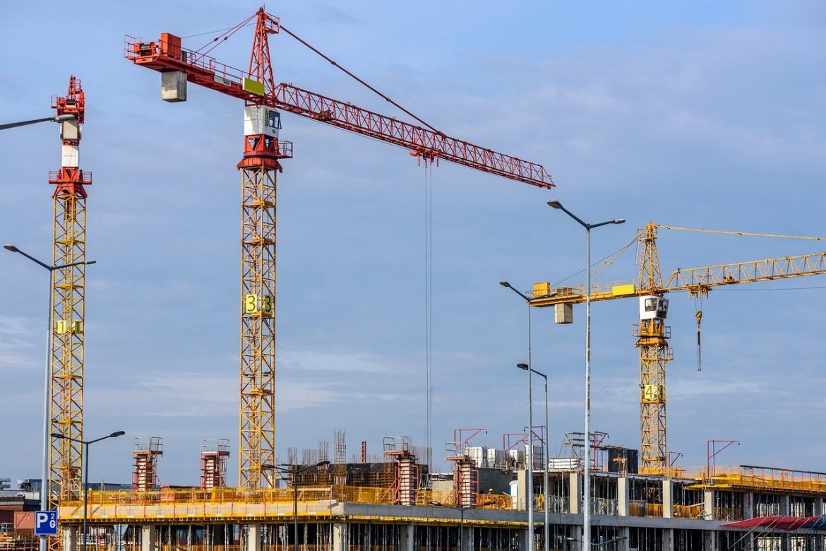 Why Investing In Lifting Equipment Is Important For Workplace Efficiency & Safety