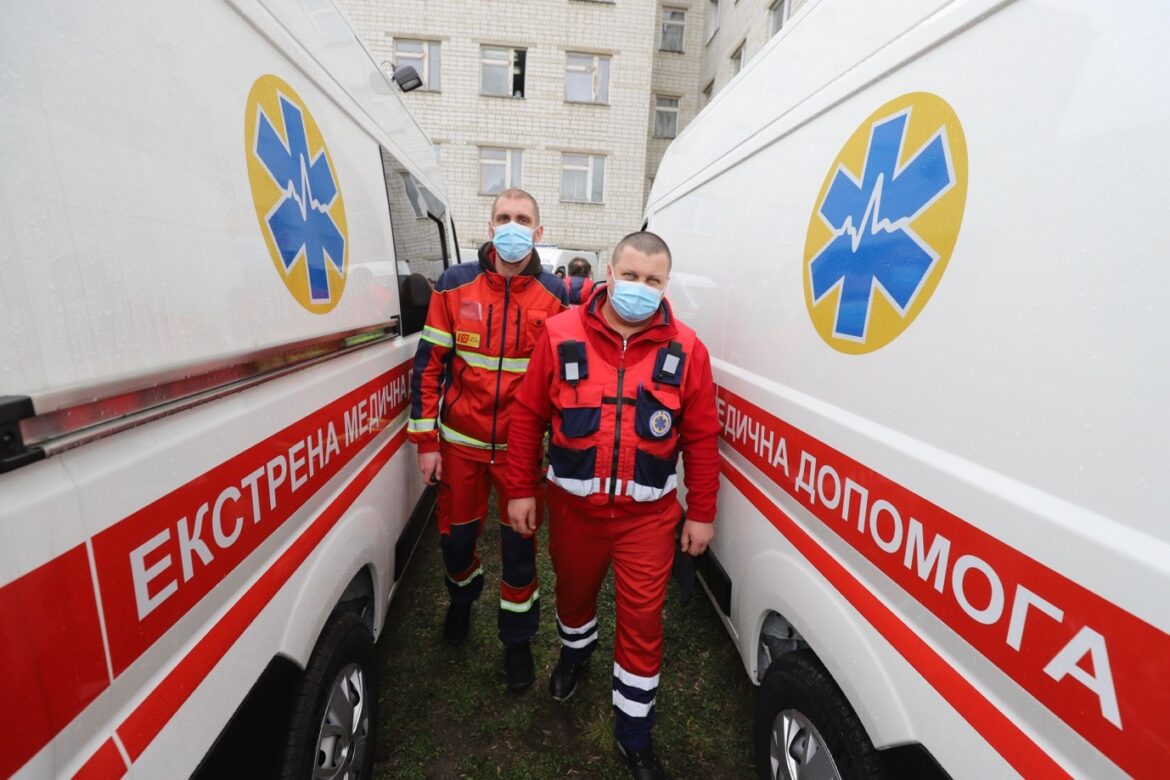 Vadym Novynskyi Donates Ambulance to Donbas