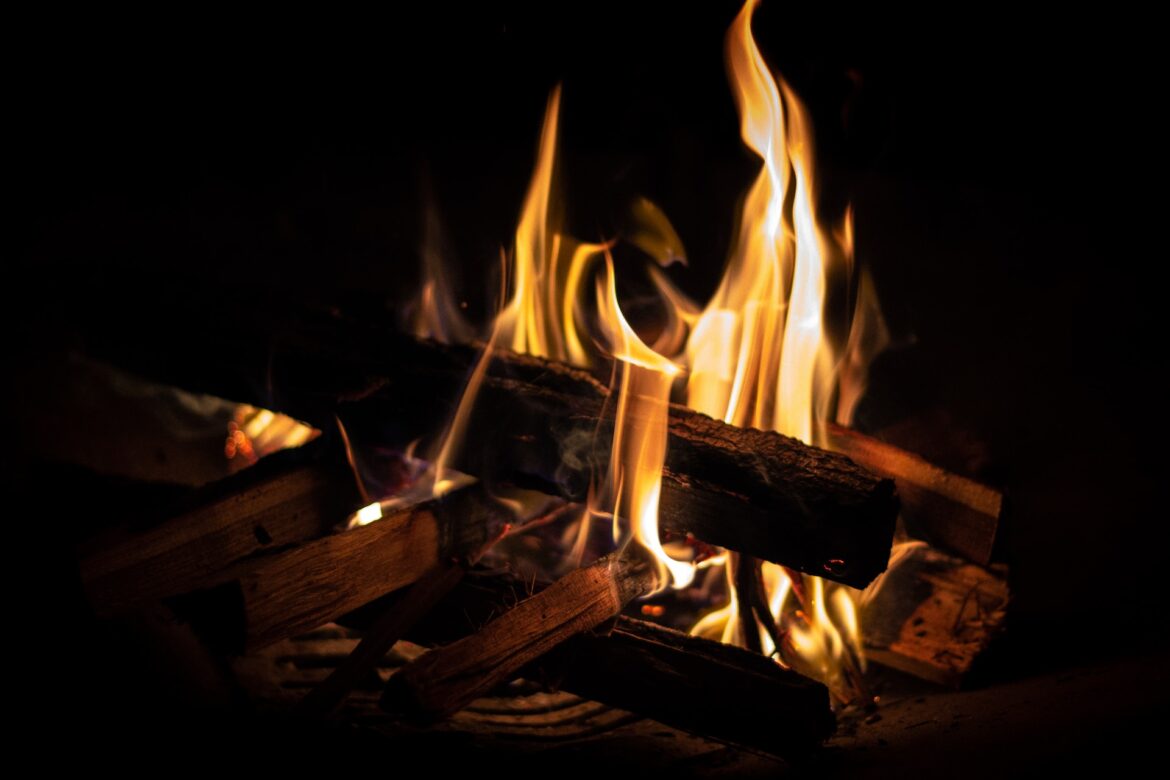 Comparing Kiln-Dried Fire Kindling Sticks to Traditional Fire Starting Methods