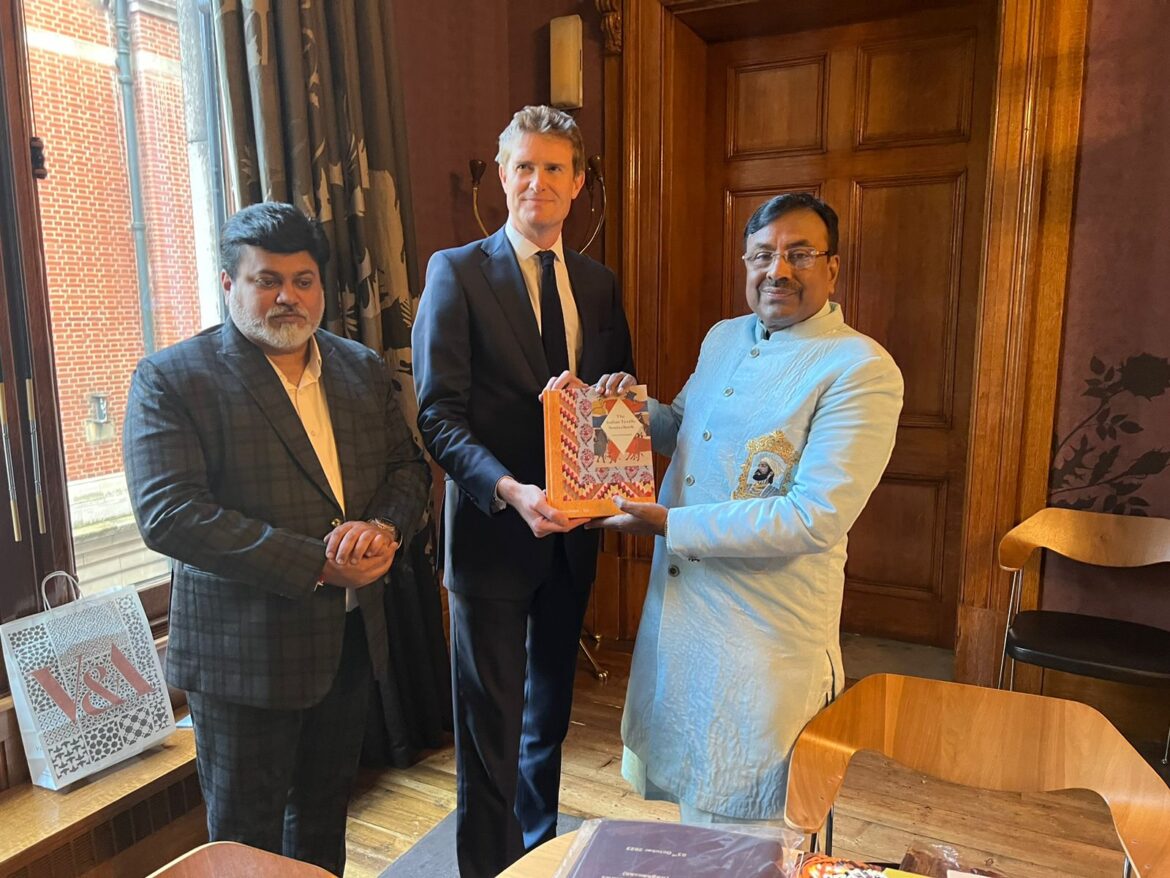Maharashtra Government and London’s Victoria and Albert Museum Sign MoU on 03 October 2023 for Repatriation of Chhatrapati Shivaji Maharaj’s ‘Wagh Nakh’