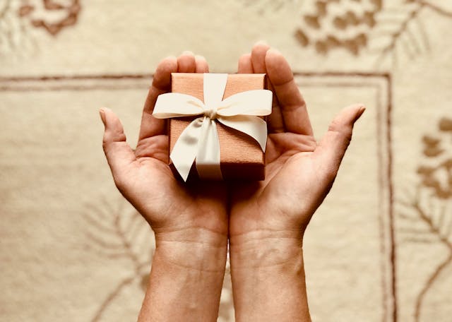 Employee Christmas Gifts: Why e-Gifts and Vouchers Are a Winning Choice